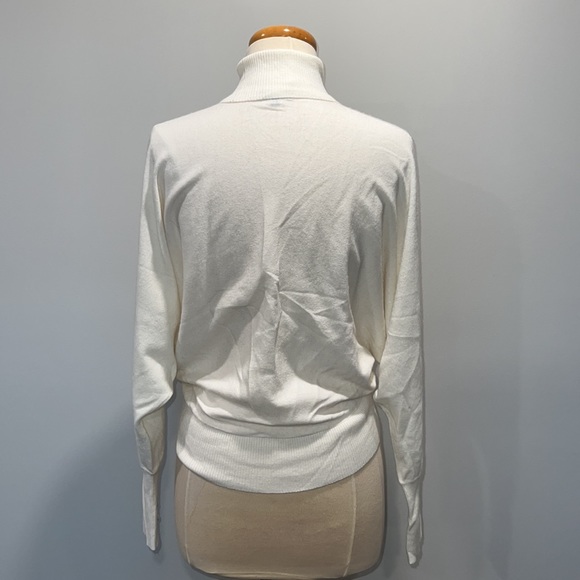 Beautiful dolman sleeve sweater, winter white, medium - Picture 7 of 11